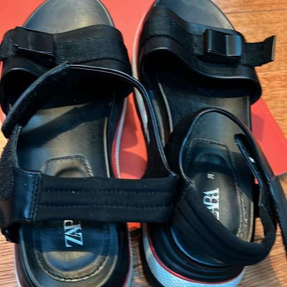 Zara Black Sandals with clasps - Picture 5 of 5